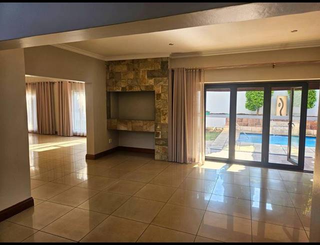 4 BEDROOM HOUSE FOR SALE IN RIETVLEI RIDGE COUNTRY ESTATE